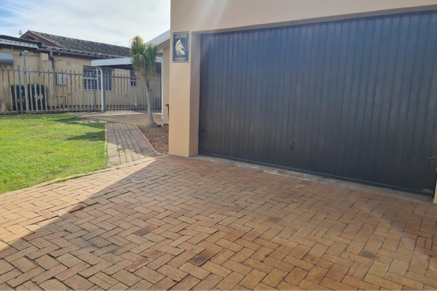 5 Bedroom Property for Sale in Windsor Park Western Cape